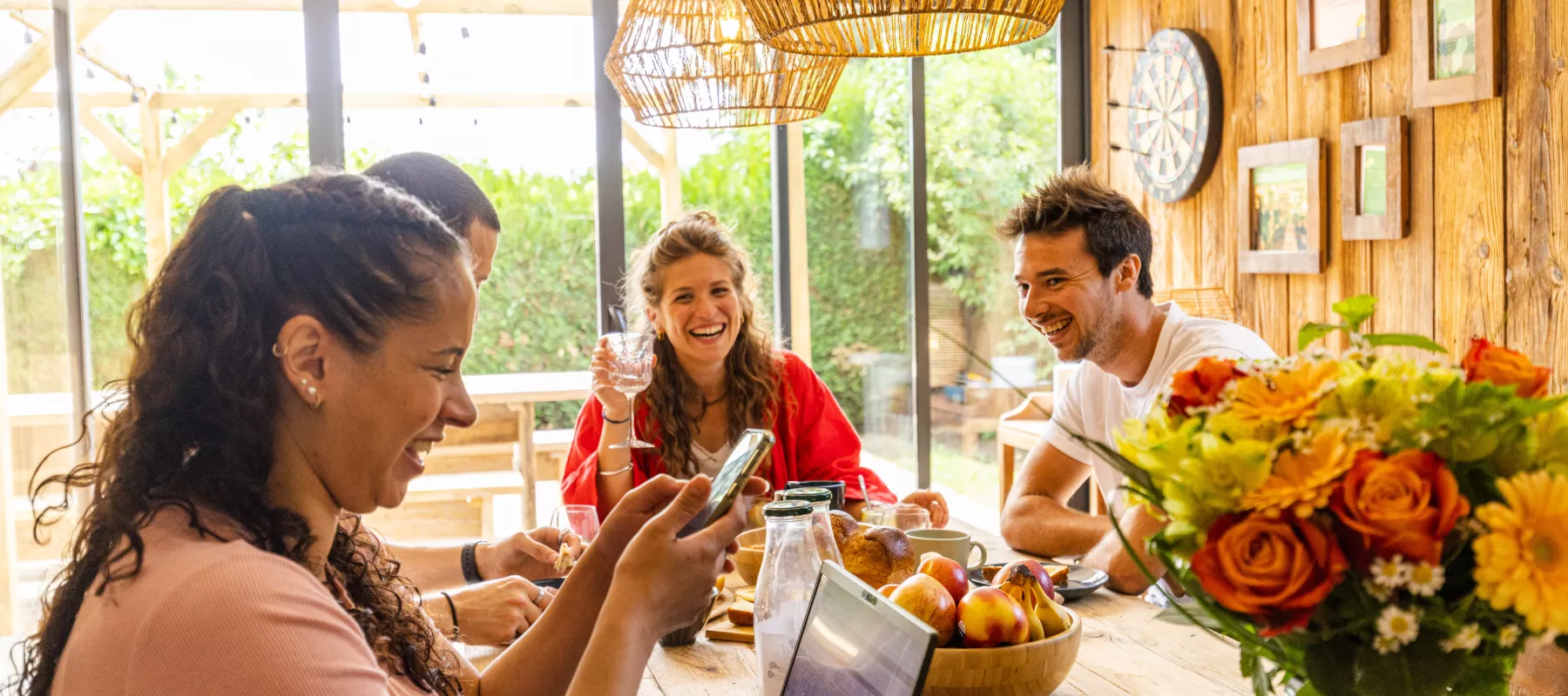 Le coliving, formule logement tout compris pour des jeunes en transition - Le Monde